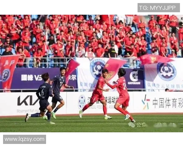 足球星自拍杆引领球迷互动新潮流让激情赛场留下独特纪念