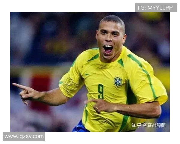 历届足球球星排名一览分析：全球足坛传奇人物及其历史地位揭秘